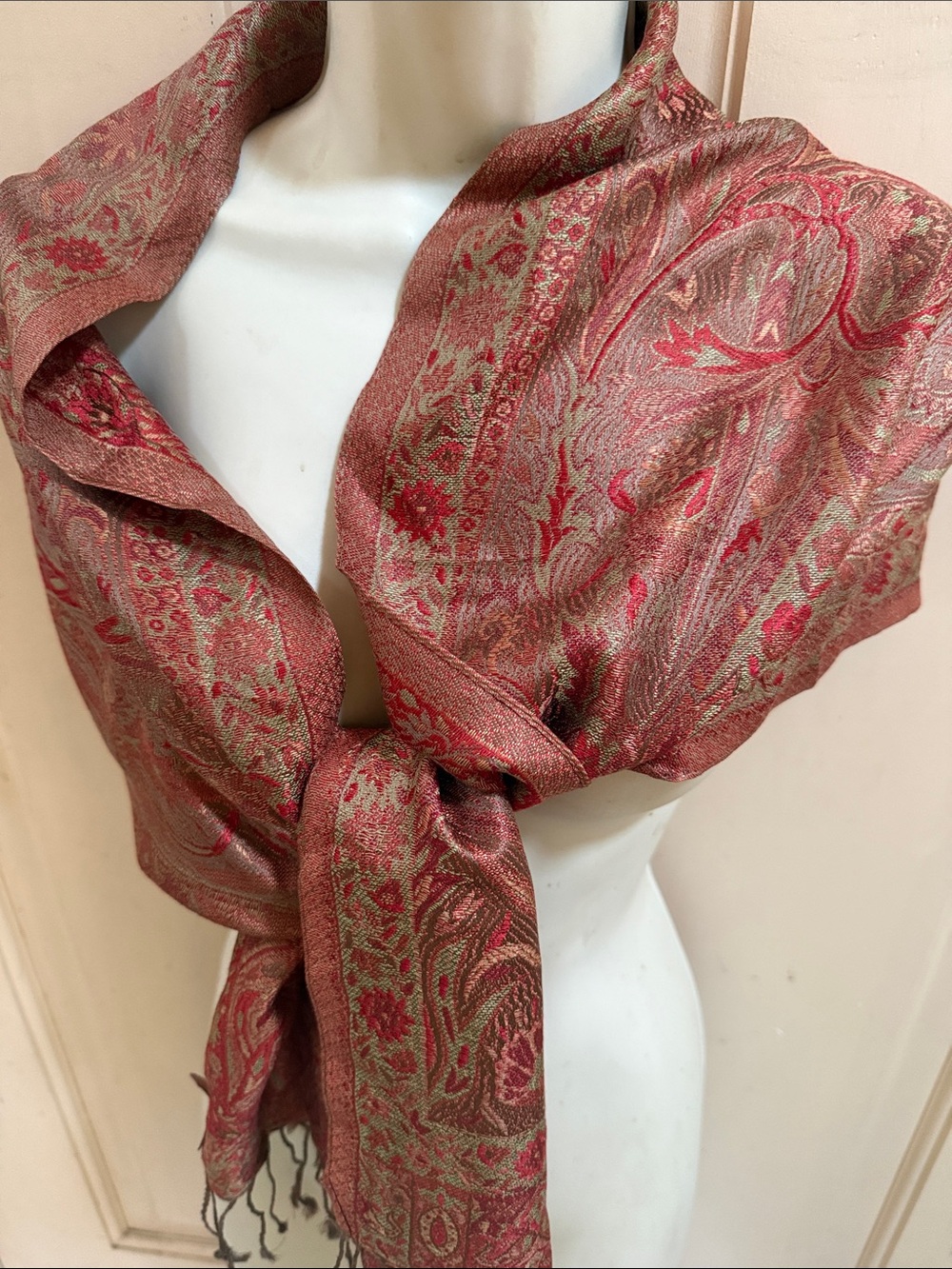 100% Silk made in India pashmina soft Red and Gold Paisley Wrap Scarf 🧣 stunning
